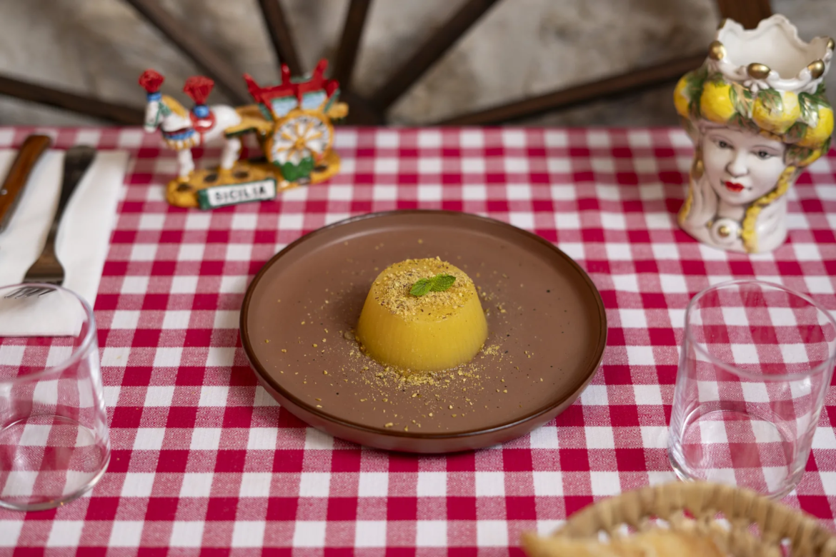 Gelo all’arancia e granella di pistacchio