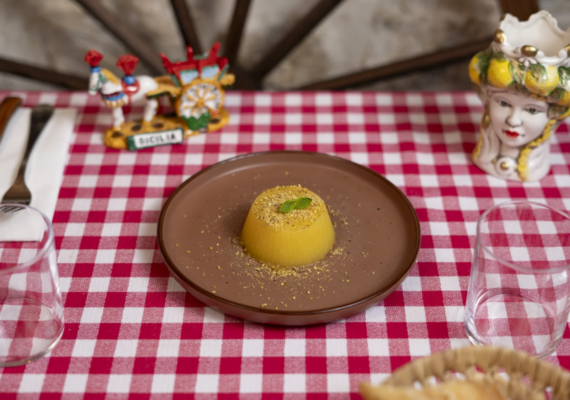 Gelo all’arancia e granella di pistacchio